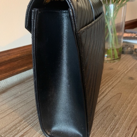 Saint Laurent Black Shoulder Bag with Gold Hardware and Quilted Leather - Picture 5 of 8